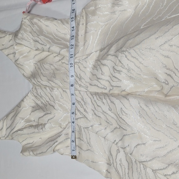 MONIQUE LHUILLIER white and silver Women's dress size 10. - Picture 5 of 16